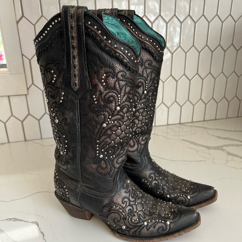 Corral Women's Vintage Metallic Black Studded Lace Snip Toe Boots size 8.5